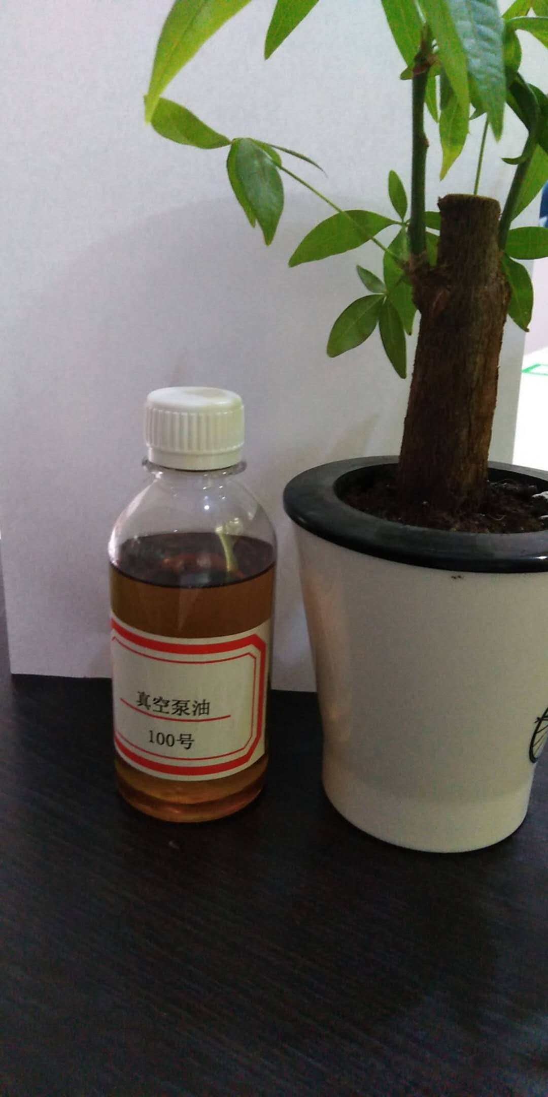 ?? 千田真空泵油HP100：高效潤滑、穩(wěn)定可靠，真空泵的專屬“血液”！